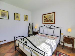 เตียงในห้องที่ Apartment La Rocca by Interhome