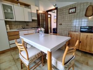 Η κουζίνα ή μικρή κουζίνα στο Apartment Raviscioni Albino by Interhome