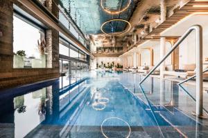 Bazén v ubytování Quellenhof See Lodge nebo v jeho okolí