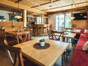 Posedenie v ubytovaní Apartment Ladis-8 by Interhome