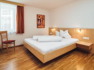 Posteľ alebo postele v izbe v ubytovaní Apartment Ladis-2 by Interhome