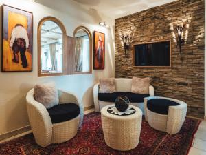 Televízia a/alebo spoločenská miestnosť v ubytovaní Apartment Ladis-2 by Interhome