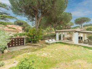 Vonkajšia záhrada v ubytovaní Holiday Home Omer by Interhome