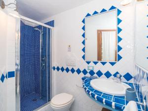 Kúpeľňa v ubytovaní Holiday Home Omer by Interhome