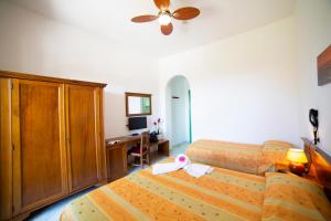 Кровать или кровати в номере Hotel La Mandorla