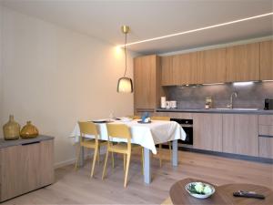 Kuchyň nebo kuchyňský kout v ubytování Apartment Chesa Stè 8 by Interhome