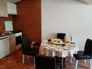 Imagine din galeria proprietății Magic flat by the sea Zoja în Kotor +13 fotografii