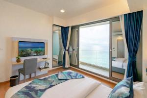 Letto o letti in una camera di Arena Beach Hotel