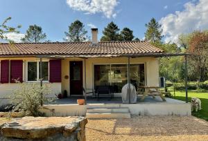 Tòa nhà nơi nhà nghỉ dưỡng tọa lạc