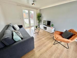 a living room with a couch and two chairs at Spacious 3-Bedroom house with 5 beds and sofa-bed in Manchester
