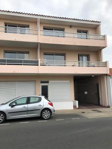 a silver car parked in front of a building at Appartement ST JEAN Centre Ville Wifi Balcon Parking in Saint-Jean-de-Monts