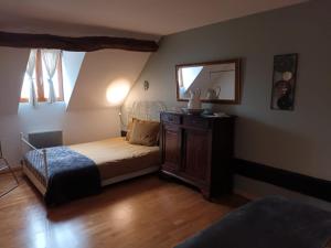 Ένα ή περισσότερα κρεβάτια σε δωμάτιο στο Chambre ďhôtes B&B le Figuier
