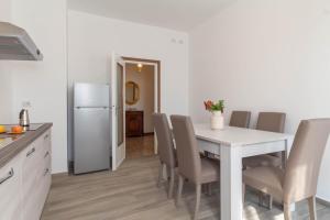 Kuchyňa alebo kuchynka v ubytovaní Mamma Ciccia Holiday Home - Casa Imperia