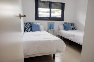 Postel nebo postele na pokoji v ubytování Apartament Arenales Playa and Sun + 56 fotografií