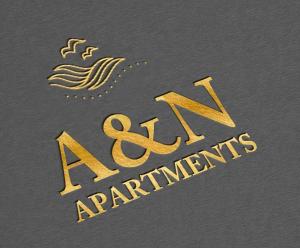 un logo doré avec une vague et les mots akarmaarma dans l'établissement AN apartments, à Palanga