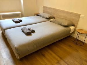 A bed or beds in a room at Novella Suite