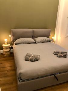A bed or beds in a room at Novella Suite