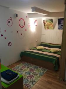 Postel nebo postele na pokoji v ubytování Rolling Stone Hostel