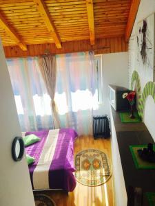 Postel nebo postele na pokoji v ubytování Rolling Stone Hostel