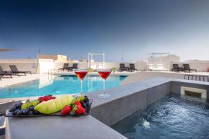Bassein majutusasutuses MAR n MAR CROWN HOTEL-SUITES või selle lähedal