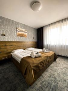 Un pat sau paturi într-o cameră la Hotel Petra
