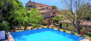 Bazén v ubytování Agroturisme Sa Torre nebo v jeho okolí