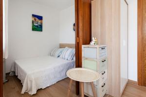 Ένα ή περισσότερα κρεβάτια σε δωμάτιο στο Casa Morisca vistas al mar