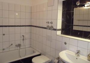 Koupelna v ubytování Gästehaus Hubertus Bad Aibling + 19 fotografií