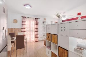 Kuchyň nebo kuchyňský kout v ubytování Apartamento Porís