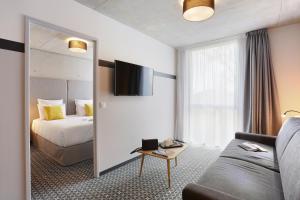 A bed or beds in a room at Odalys City Toulouse Blagnac Aéroport