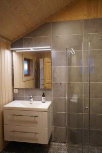 a bathroom with a sink and a shower at Melkevoll Bretun Camping in Briksdalsbre