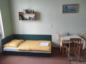 Postel nebo postele na pokoji v ubytování Apartmánový dům Obecná škola