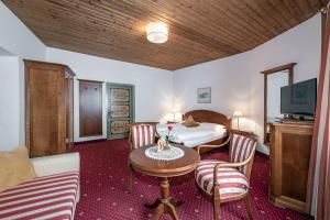 TV a/nebo společenská místnost v ubytování Hotel Weisse Lilie - B&B