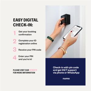 een flyer voor een digitale check-in met een hand met een mobiele telefoon bij numa I Seda Apartments in Barcelona