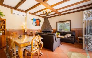 een woonkamer met een houten tafel en een bank bij Gorgeous Home In Guillena With Outdoor Swimming Pool in Guillena