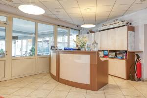 an office with a counter in the middle of a room at Hotel Lumin in Cremia