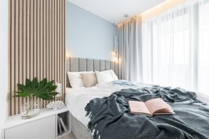 Posteľ alebo postele v izbe v ubytovaní Apartament MORSKIE WIDOKI Natural Baltic Darłówko
