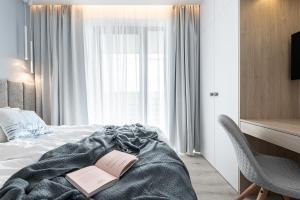 Posteľ alebo postele v izbe v ubytovaní Apartament MORSKIE WIDOKI Natural Baltic Darłówko