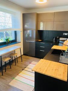 A kitchen or kitchenette at Villa007