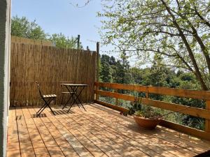 Rõdu või terrass majutusasutuses Connected Guest House