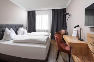 Postel nebo postele na pokoji v ubytování Hotel Goldene Sonne