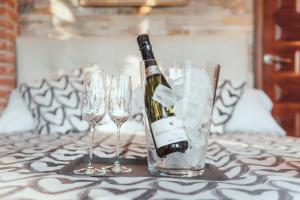 a bottle of wine in a glass on a table at Villa Paquita Loft in Deltebre