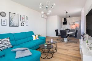 Posezení v ubytování Apartment Alegria in Okrug with heated Pool, Sea view, Jacuzzi, Wifi