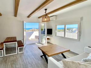 A television and/or entertainment centre at La Calma Sea Loft - Apartamento Boutique con Vistas