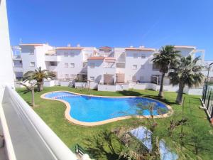 Bazén v ubytovaní Urbanización familiar LAS BRISAS 32 TERRAZA Y PISCINA Albert Villas alebo v jeho blízkosti