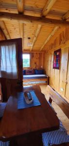a room with a wooden table in a cabin at Cabañas La Escondida Casa De campo in San Antonio de Arredondo