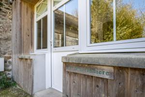 Bygningen som feriehuset ligger i + 5 billeder