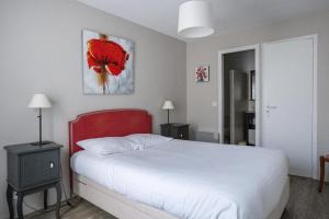 En eller flere senge i et værelse på Gîte Rogonde