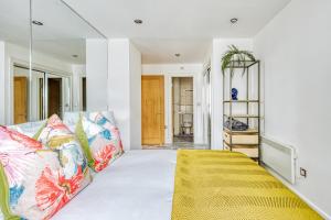 Gallery image of Riverside 2-bedroom Apartments in London