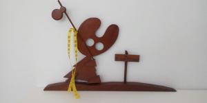 a figurine of a bear and a clock on a wall at Albergue A ROTONDA in Redondela